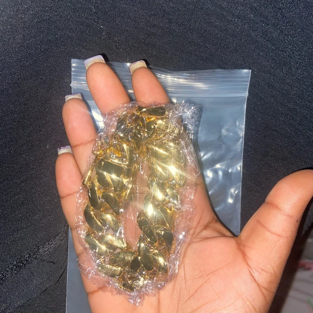 Gold Cell Phone Chain Accessory